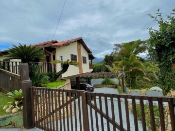 Casa dentro de condomnio em Itaipava